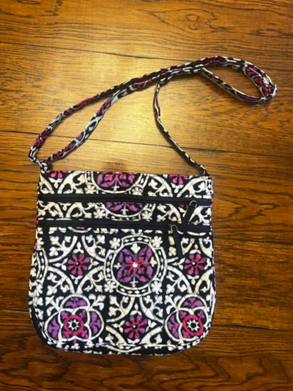 Vera Bradley purse shoulder bag, Black/White/Pink. Zip Pockets. Clean, Ex Cond!